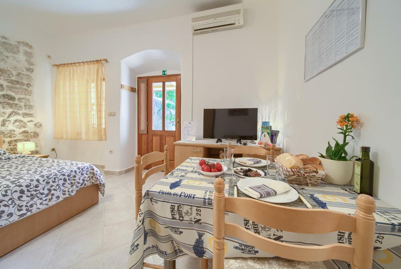 Hrast Apartment Krk Town Exterior photo