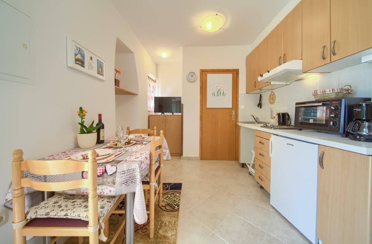 Hrast Apartment Krk Town Exterior photo